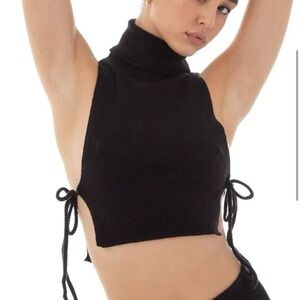 Are You Am I Zuhara Top in black